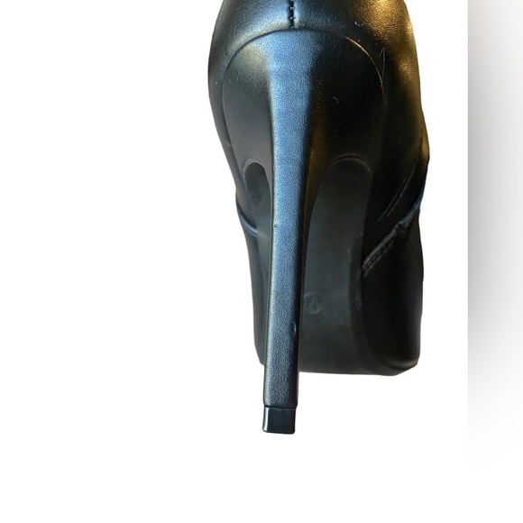 Calvin Klein Hally 2 Woman's Black Faux Leather Ankle Boots, Size 8.5 - Picture 13 of 13